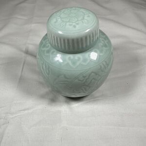 Vintage Chinese Celadon Green Porcelain Ginger Jar Lotus Motifs With Lid